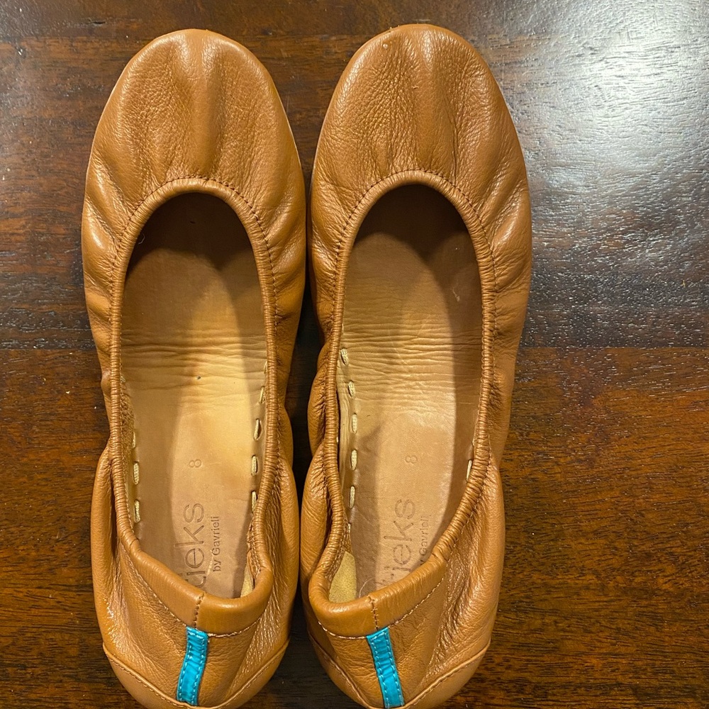 Size 8 Chestnut Tieks